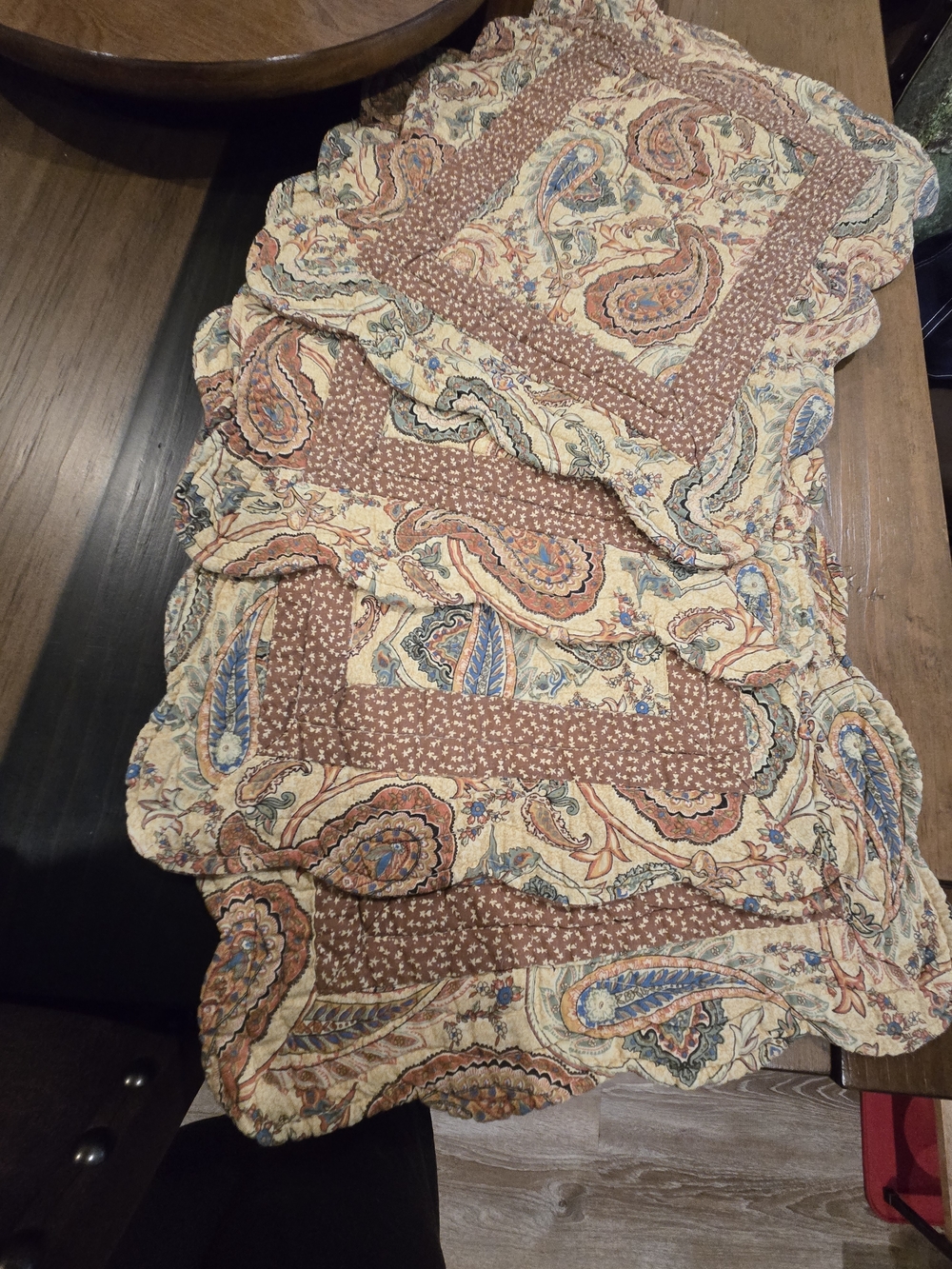 VTG Paisley Quilted Scalloped S/4 Warm Rust, Cream, Blue Reversible Placements